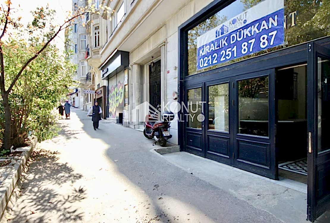 Gümüşsuyu Cadde de, 380m2. Asma Katlı Dükkan
