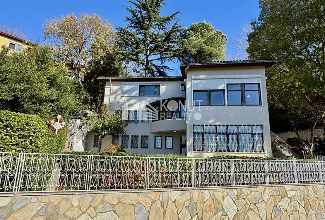 Anadolu Hisarı'nda Boğaz Manzaralı Bahçeli Müstakil Ev