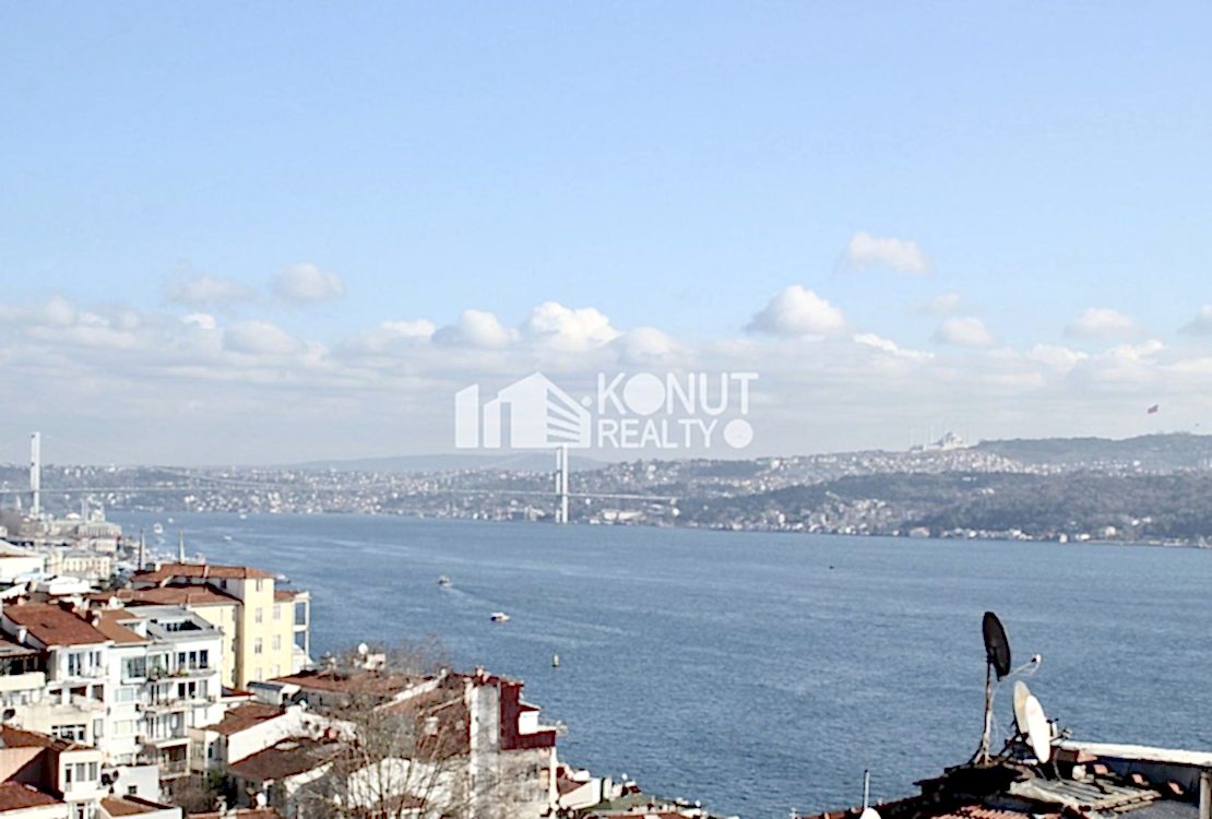 Gümüşsuyu'nda Manzaralı Yüksek tavanlı 125m2 Şık