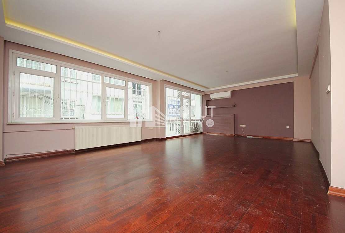 Gümüşsuyu'nda Bakımlı, 3+1, Balkonlu Ferah 170m2