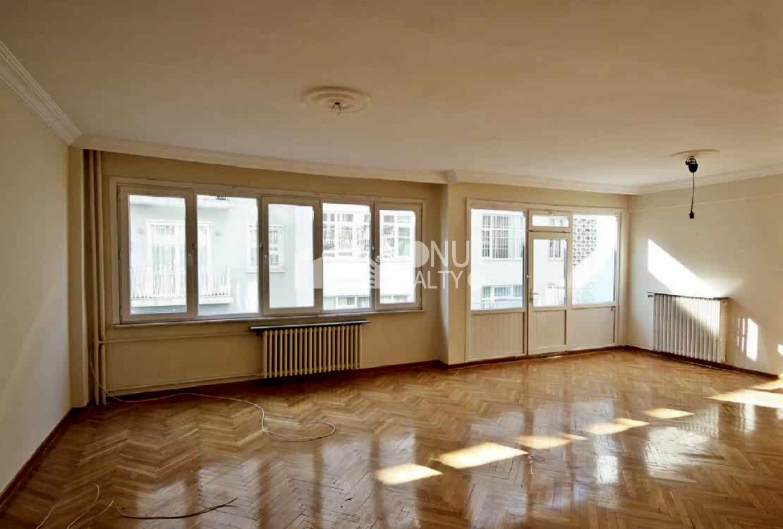 Gümüşsuyu'nda 3+1, 160 m², Bakımlı, Kiralık Daire